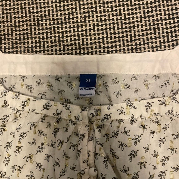 Old Navy Puff Sleeve Smocked Blouse - Picture 3 of 4